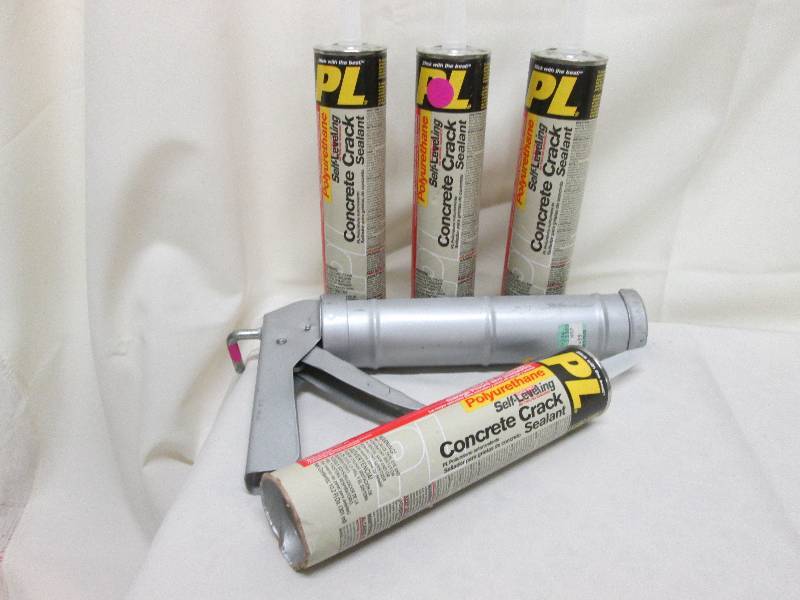 Caulk gun with 4 tubes of polyureth...