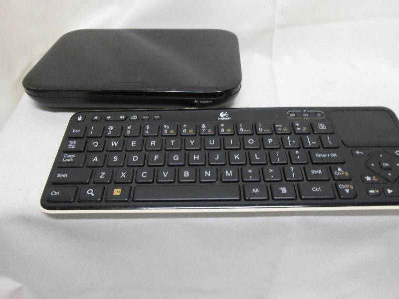 Logitech Revue Companion Box & Keyb...
