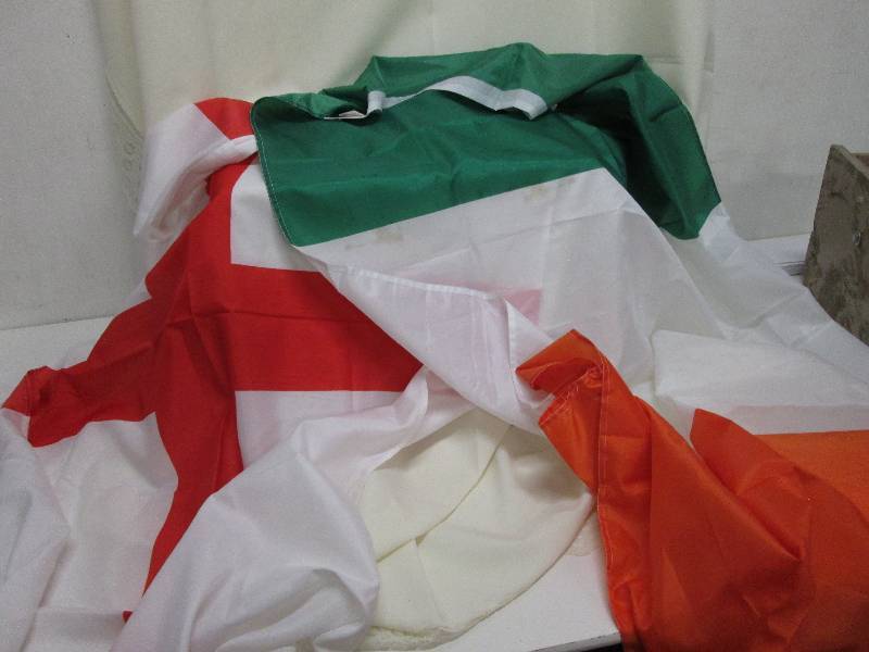 2 flagsMexico & ...