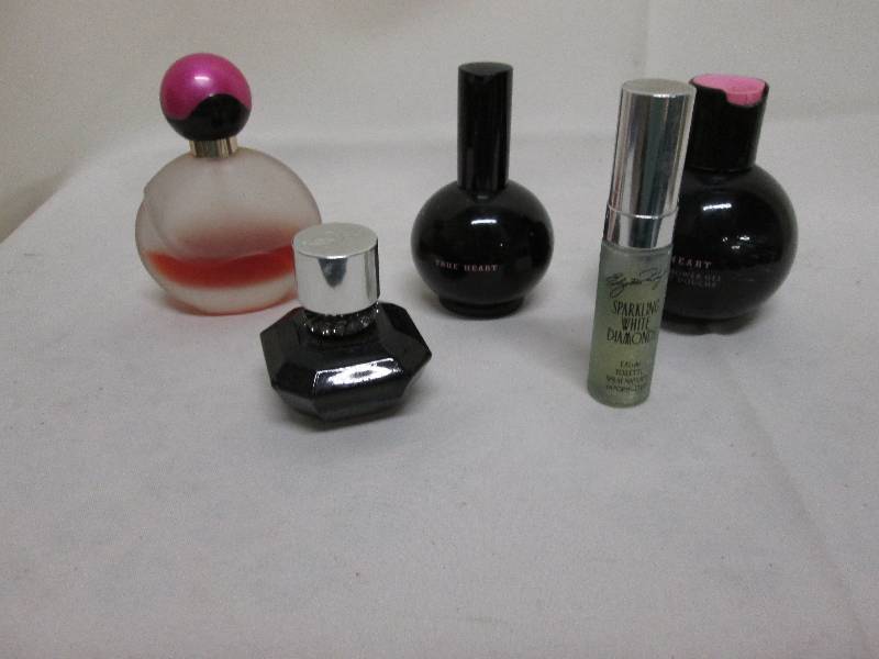 Assorted womens perfumes shower g...