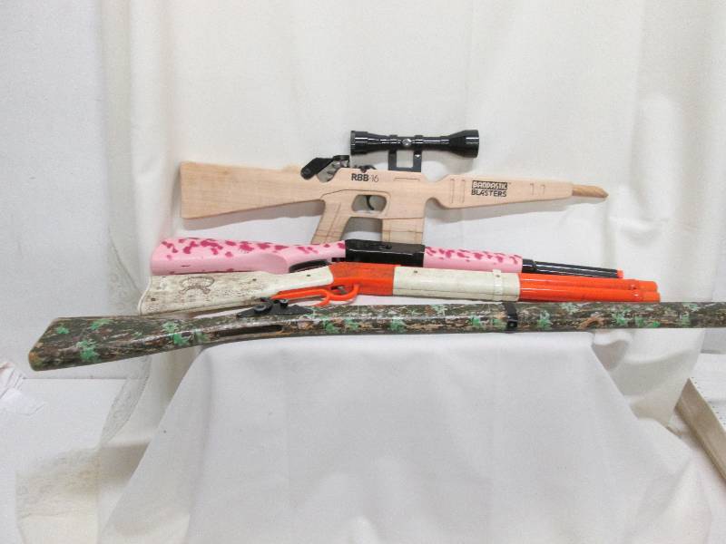 Lot of 4 toy long guns...