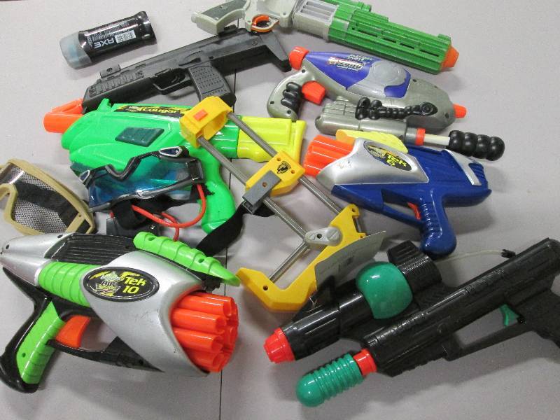 Large lot of toy blaster guns, 2 pr...