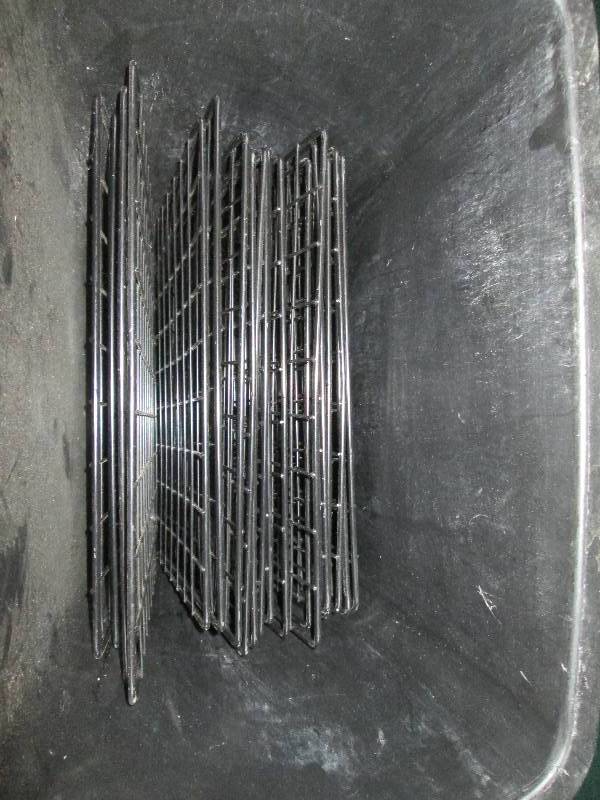 Large lot of wire mesh panels, 1 wi...