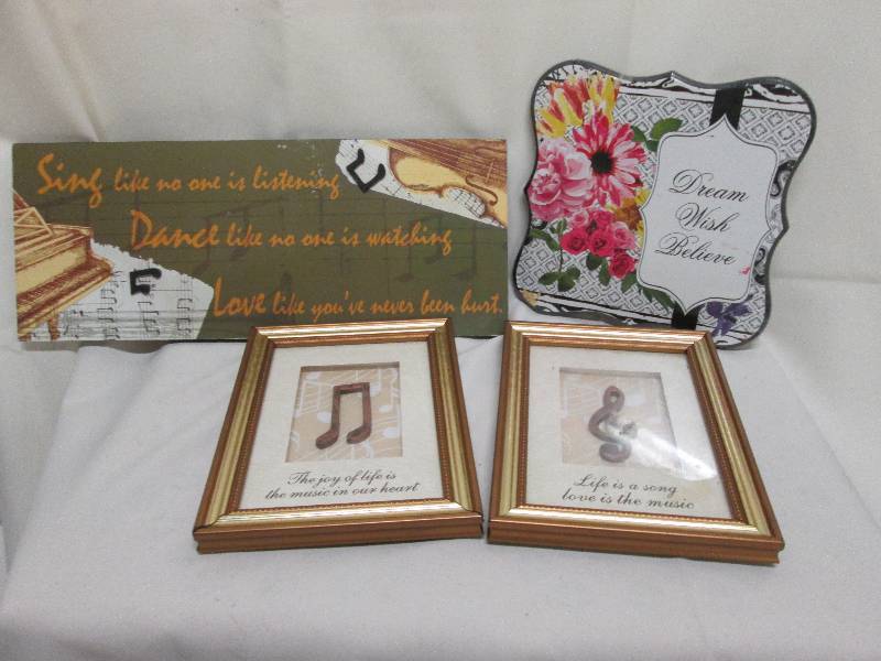 Music themed wall dcor...