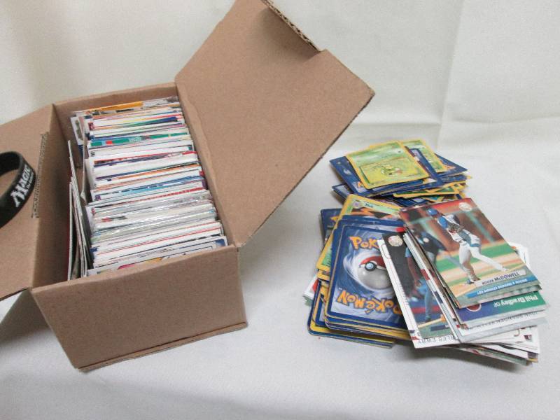 Trading cards Pokemon, Football, B...