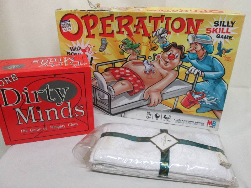 2 games, pk of 4 linen napkins...