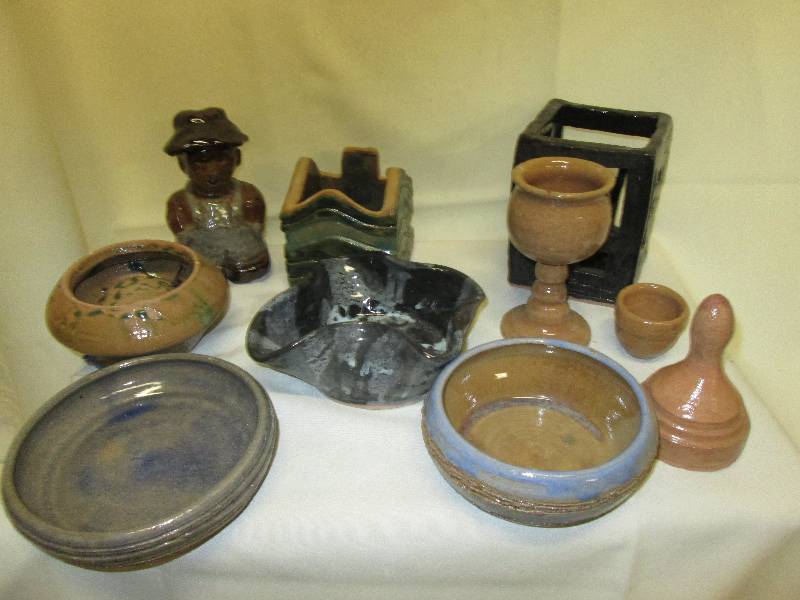 Assorted pottery pieces...