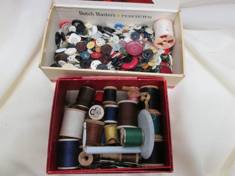 Lot of 1 box buttons & 1 box thread...
