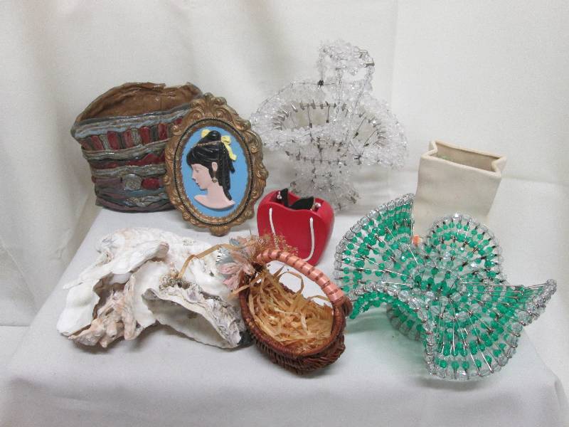 Assorted knick knacks & handmade it...