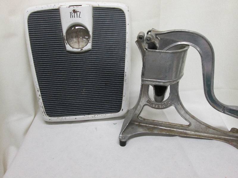 Vintage metal scale, Universal pres...