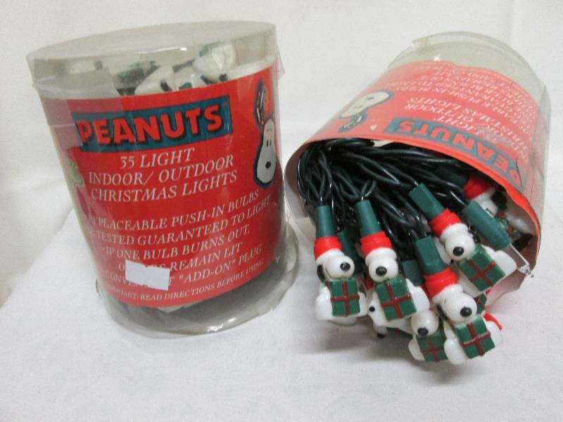 2 set of 35 Snoopy Christmas lights...