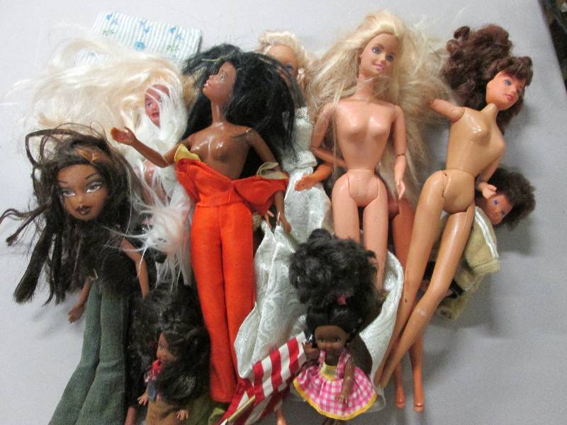Lot of Barbie & other dolls...