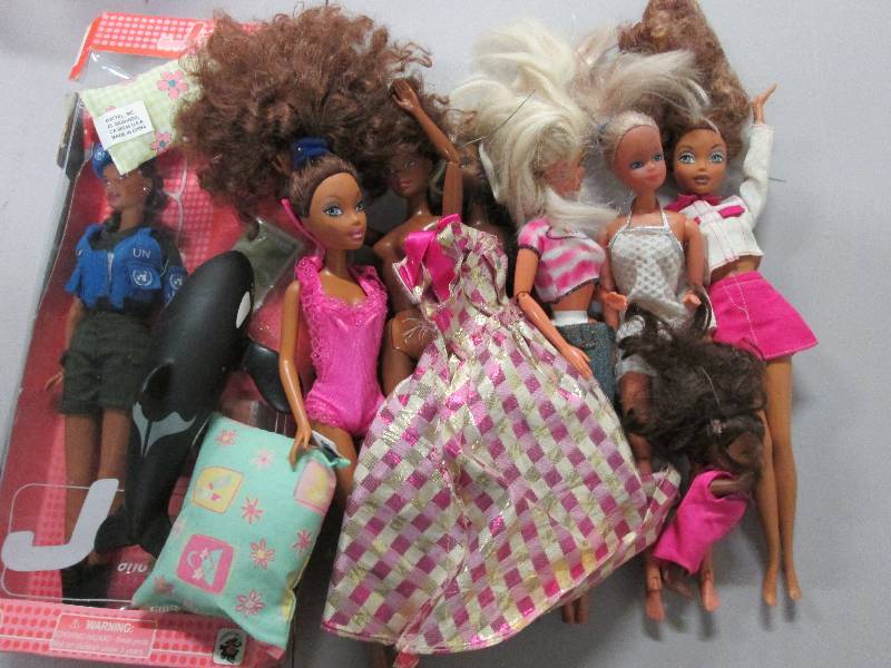 Lot of Barbie & other dolls...