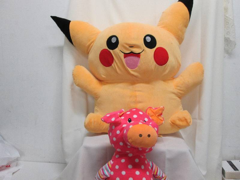 Lot of 2 extra large plush animals...