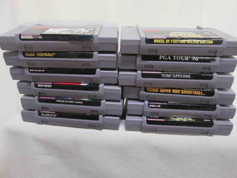 Lot of 12 Super Nintendo game cartr...