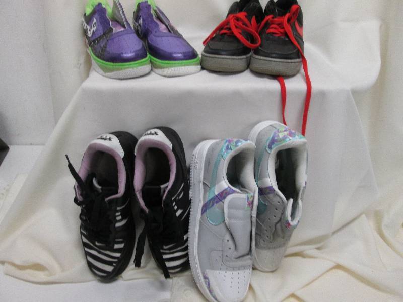 4 pair Nike Air athletic shoesBlac...