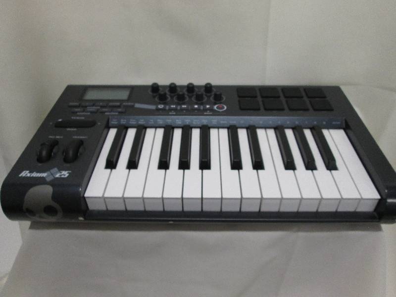 Axiom 25 keyboard...