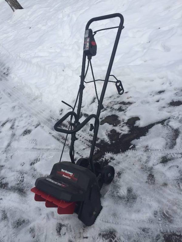 Yard Machines - Electric Snowblower