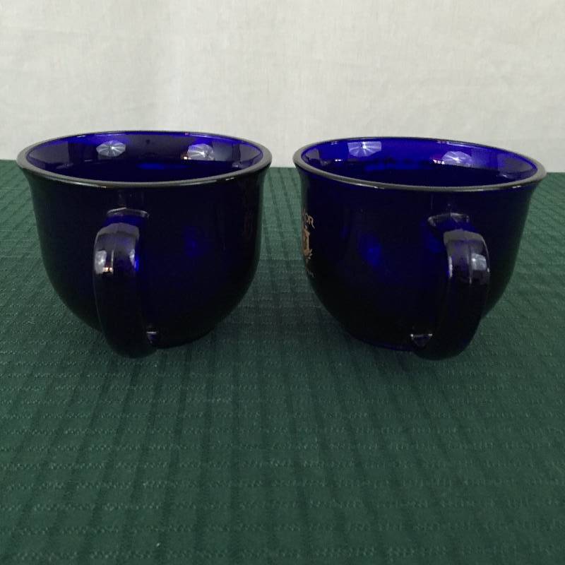 VERY RARE BEAUTIFUL PAIR VINTAGE BLUE COBALT GLASS LUXOR HOTEL CASINO LAS VEGAS LARGE MUGS - EXCELLENT