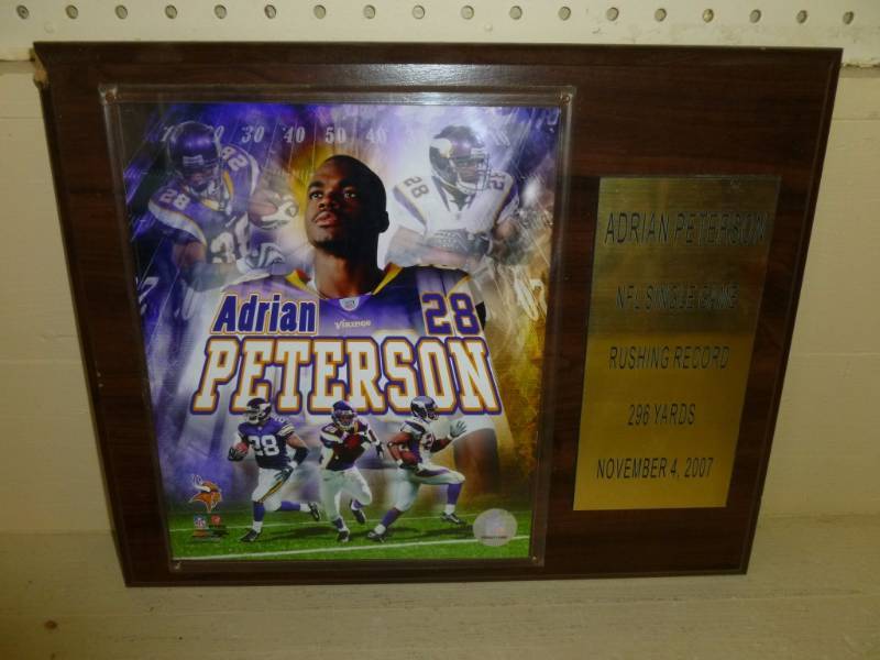 lot 12 image: Minnesota Vikings Collectible