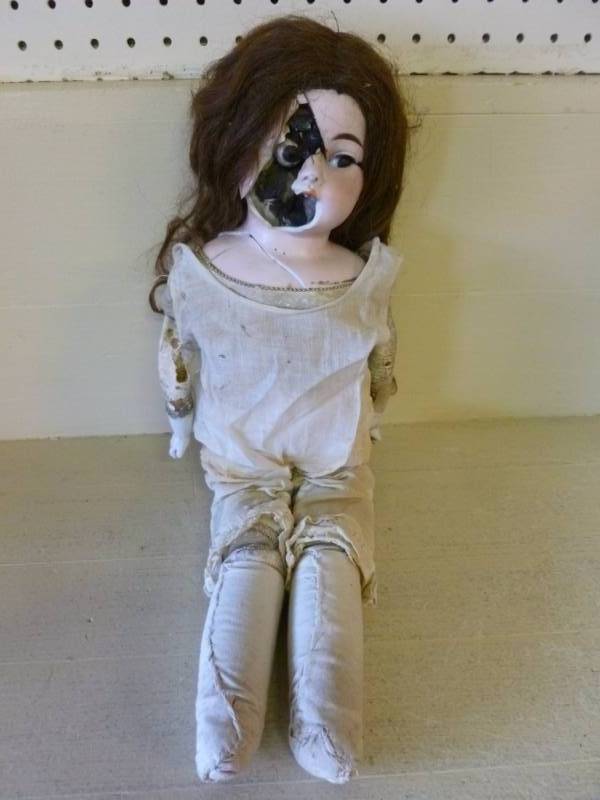 lot 19 image: Antique German Doll