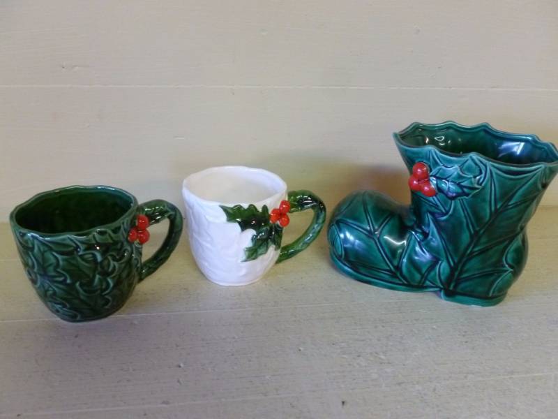 lot 35 image: Lefton Christmas