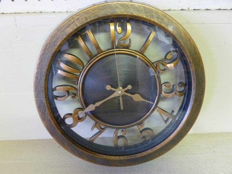 lot 39 image: Wall Clock