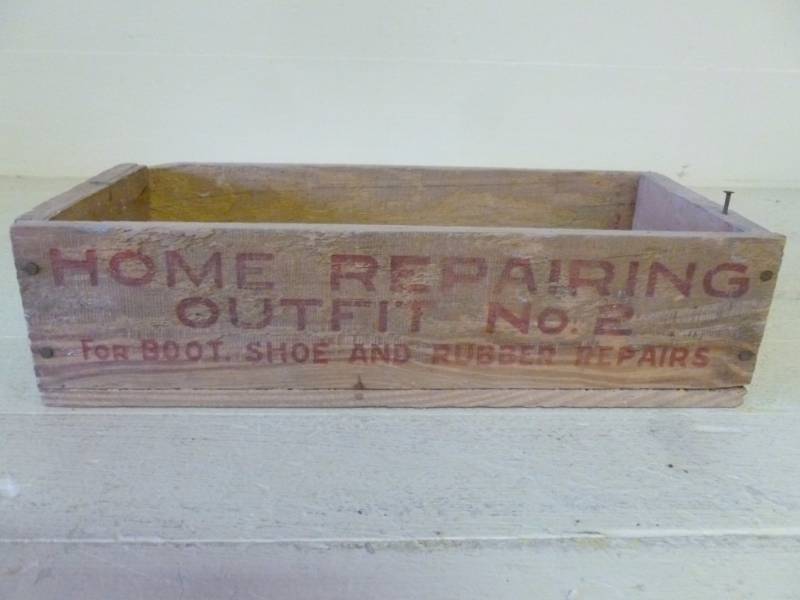 lot 62 image: Vintage Wooden Box