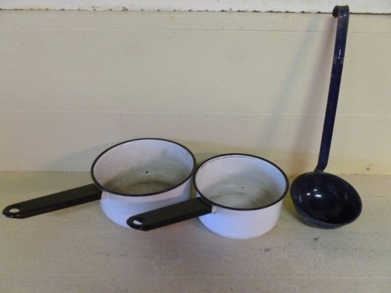 lot 95 image: Vintage Enamelware