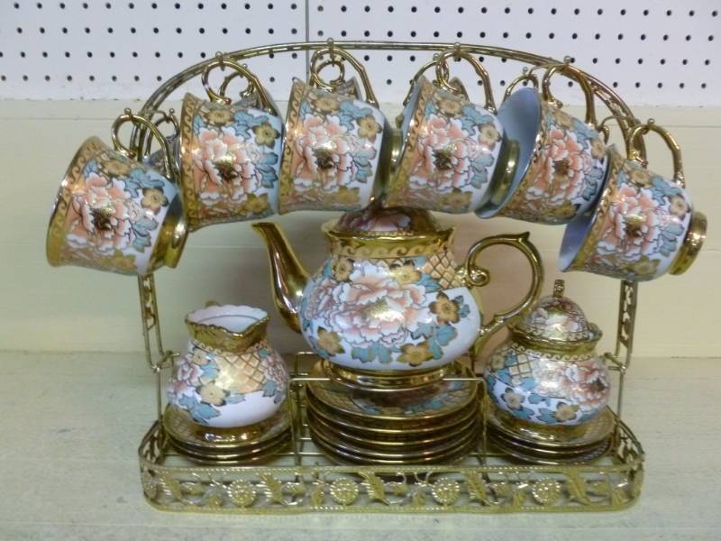 lot 108 image: Tea Set