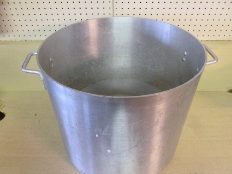 lot 115 image: Huge Aluminum Kettle