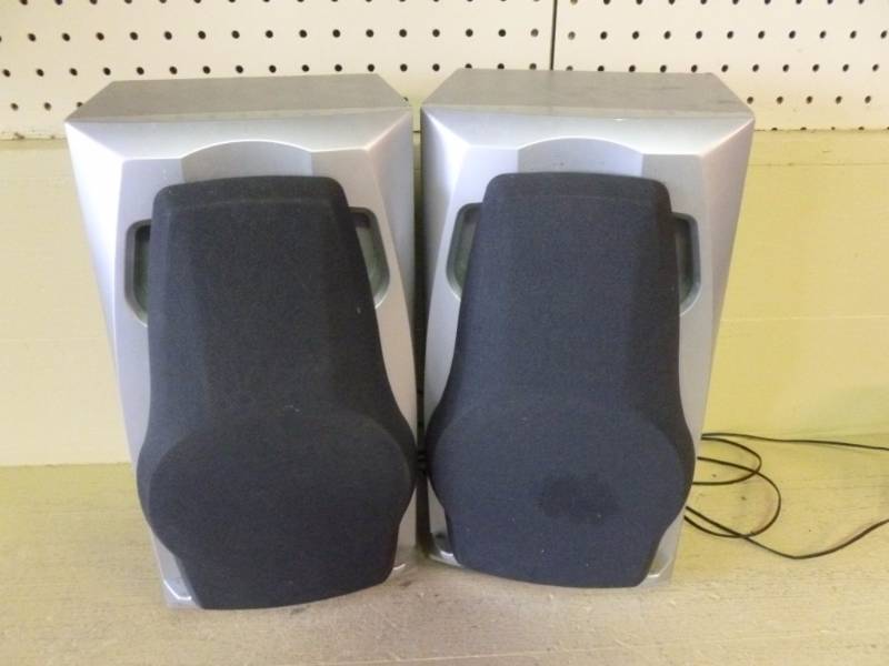 lot 134 image: Shelf Speakers