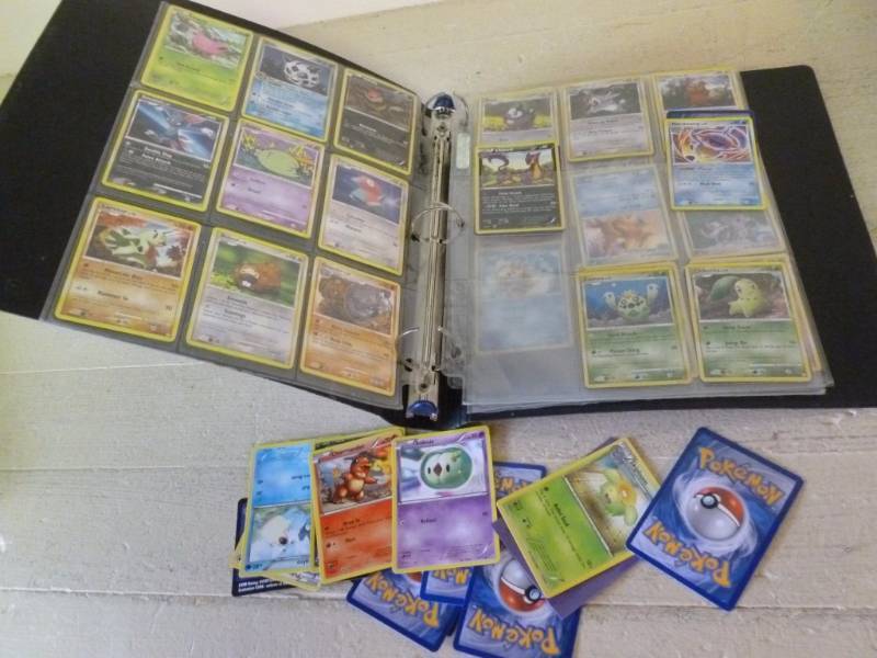 lot 139 image: Collectible Pokeman Cards