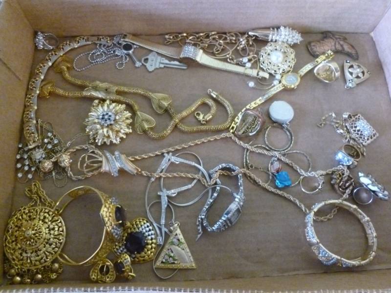 lot 145 image: Jewelry