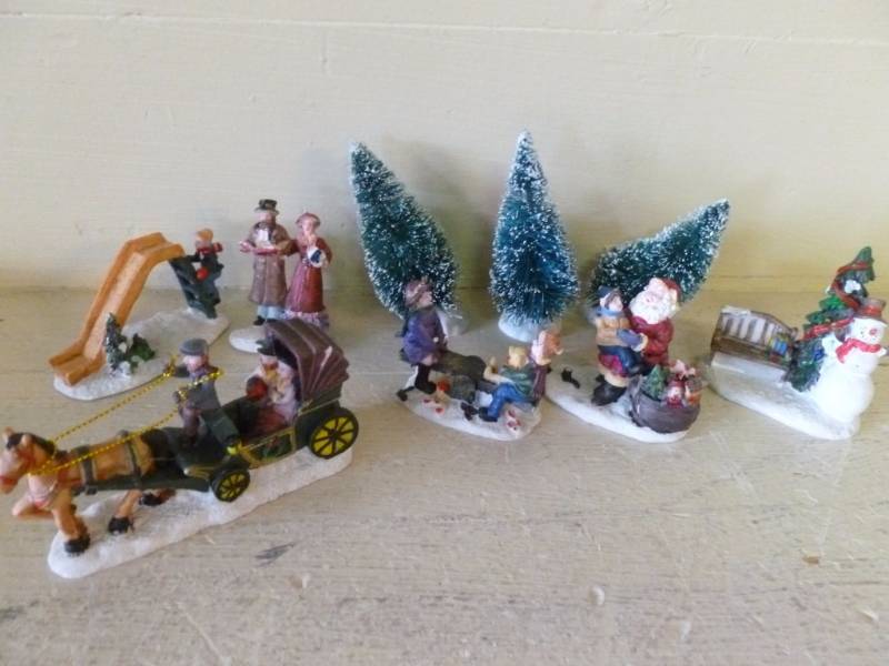 lot 182 image: Winter Figurines