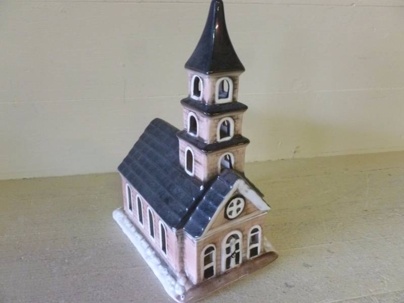 lot 184 image: Decorative