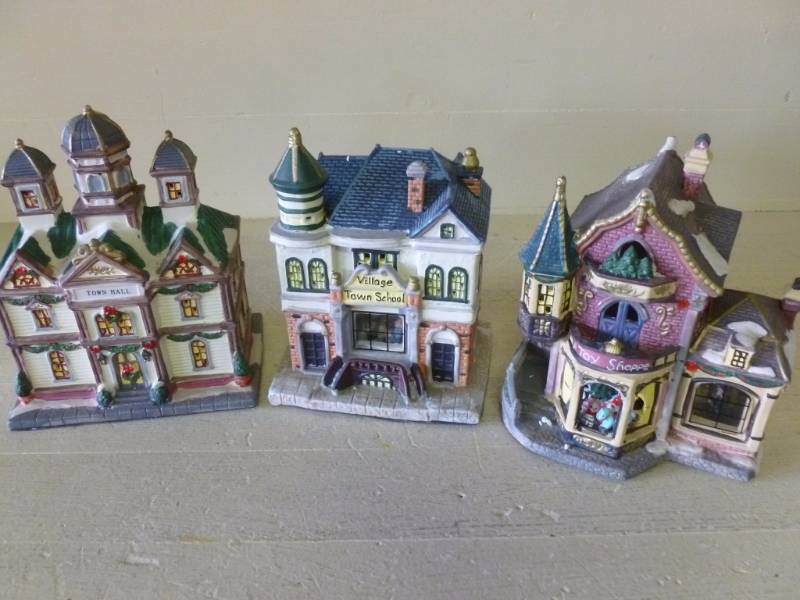 lot 186 image: Decorative