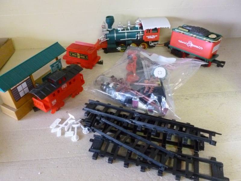 lot 191 image: Train Set Items