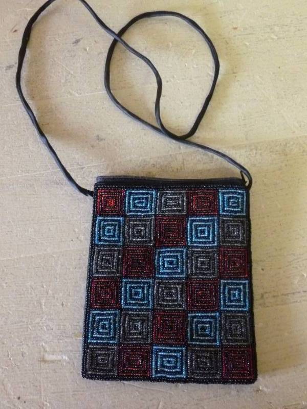 lot 199 image: Beaded Purse