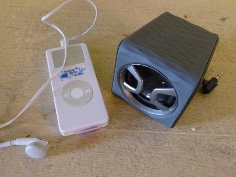 lot 201 image: Speaker