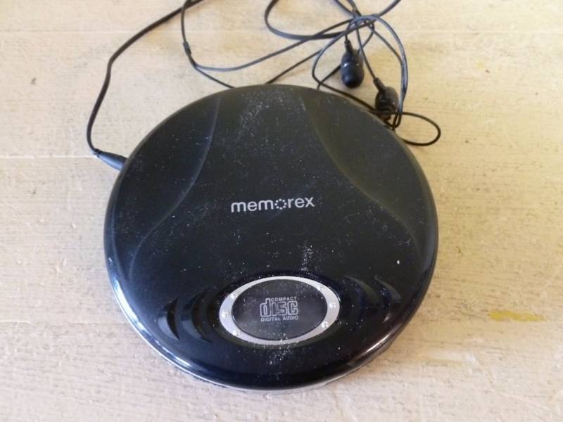 lot 208 image: Portable CD Player