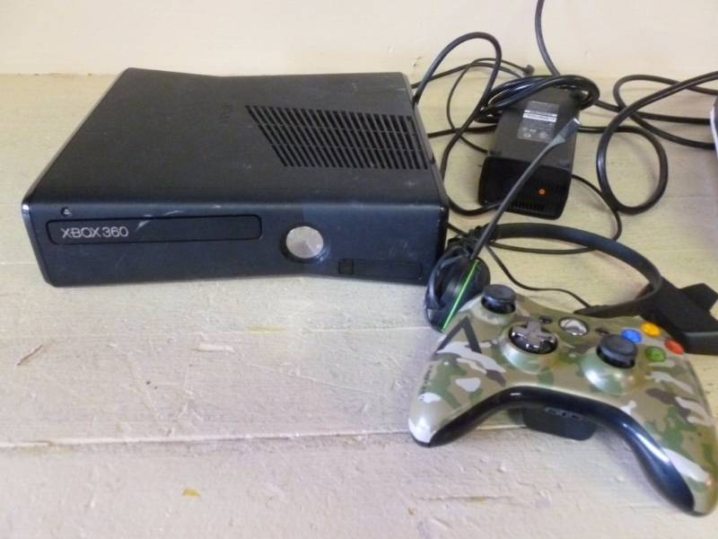lot 212 image: XBOX 360 Game Console