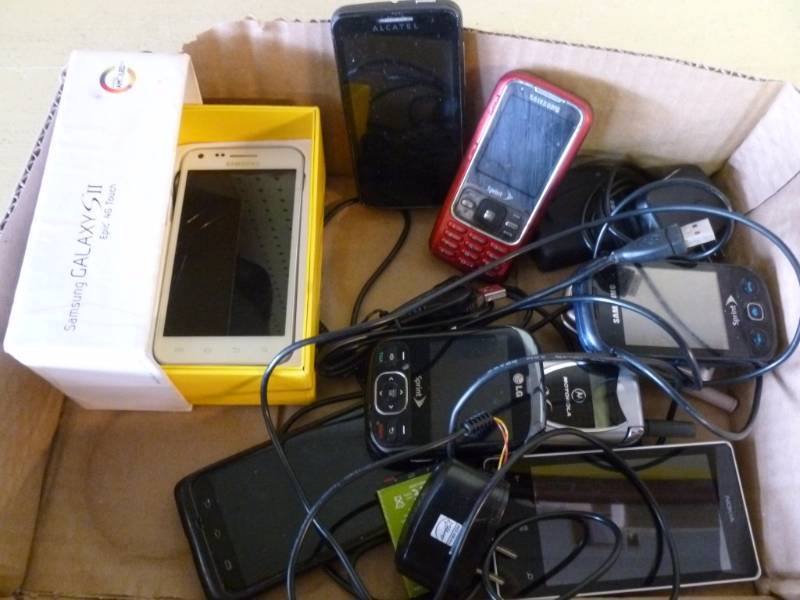 lot 215 image: Cell Phones