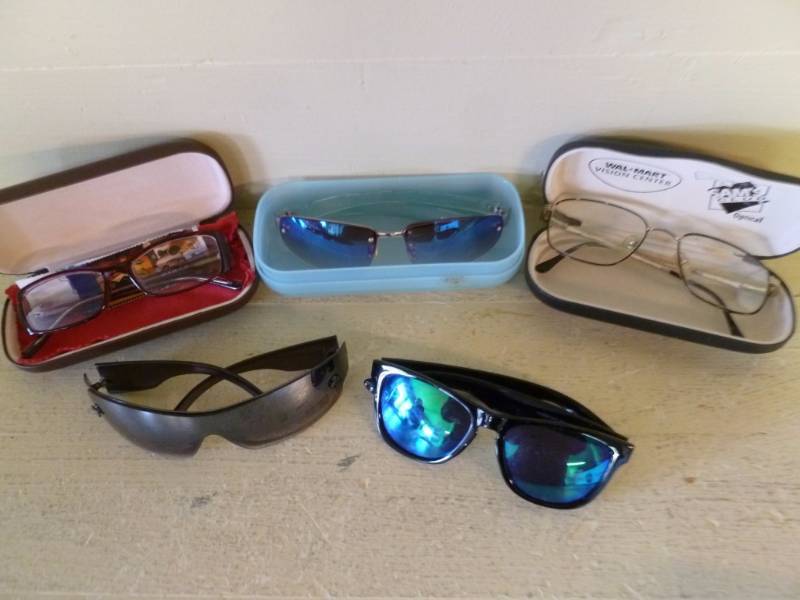 lot 220 image: Sunglasses