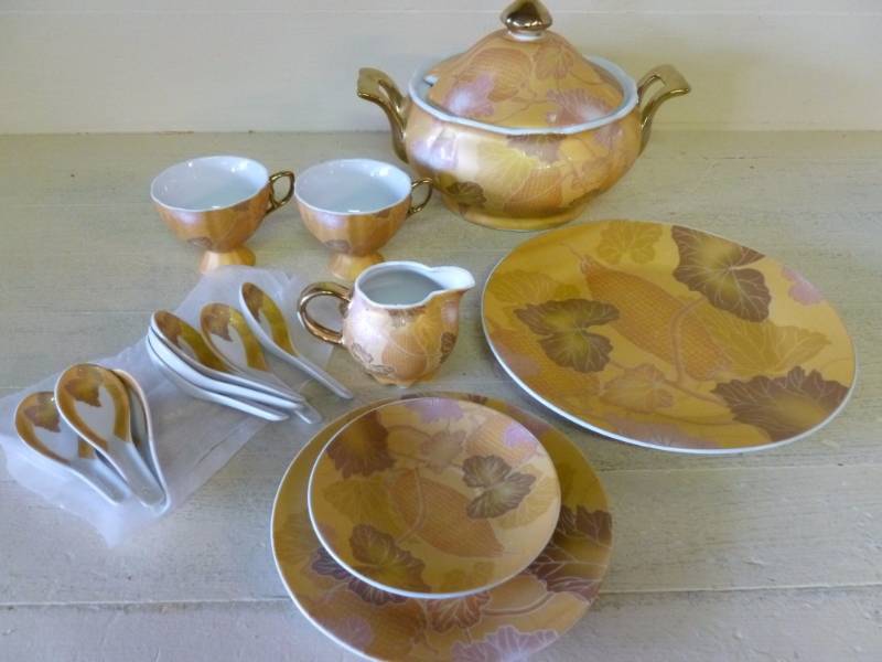 lot 229 image: China Dinnerware