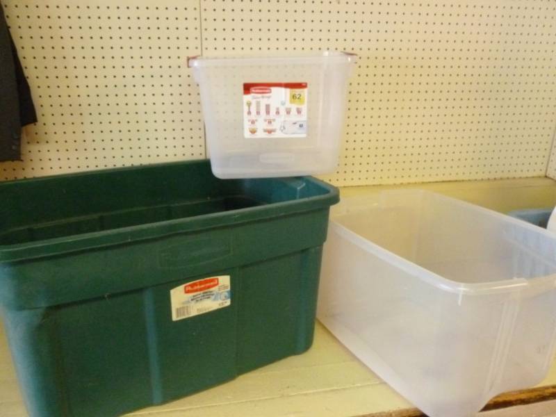 lot 246 image: Storage Tote