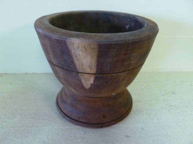 lot 272 image: Wooden Grain Holder