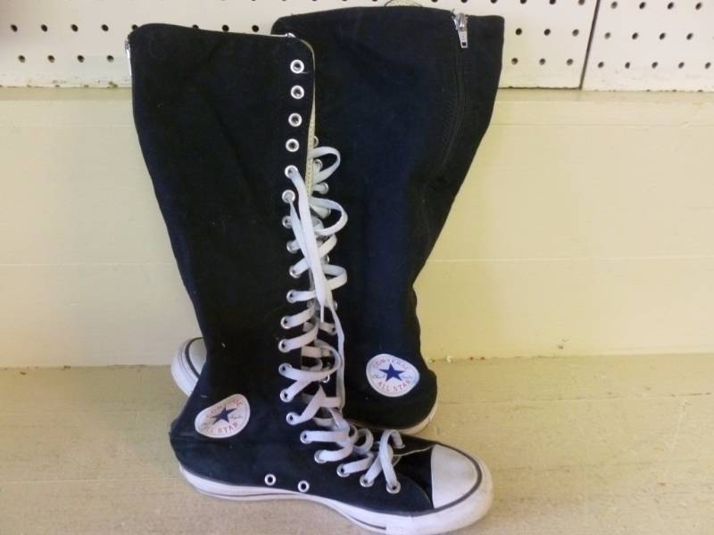 lot 284 image: Converse Shoes