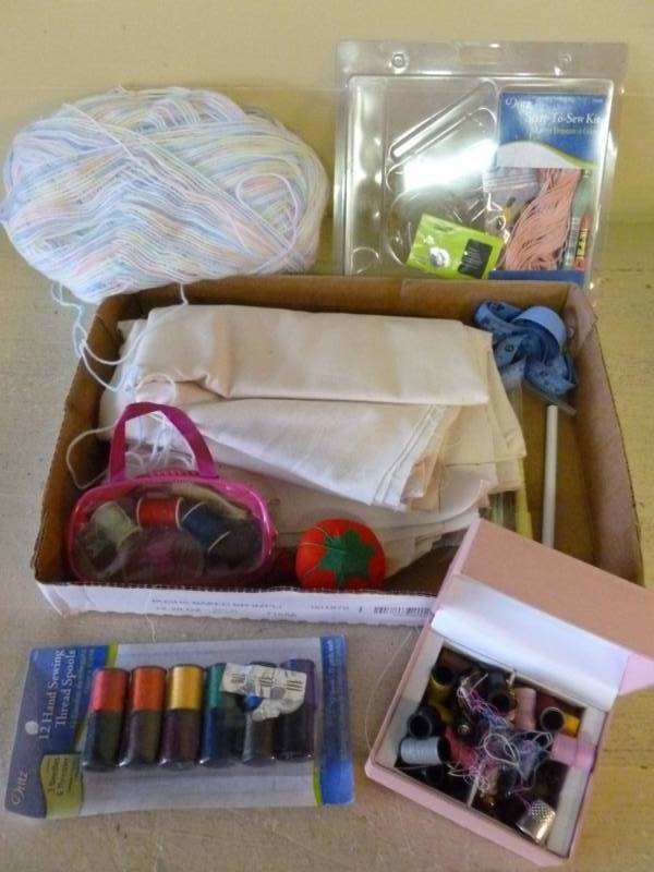 lot 290 image: Sewing Items
