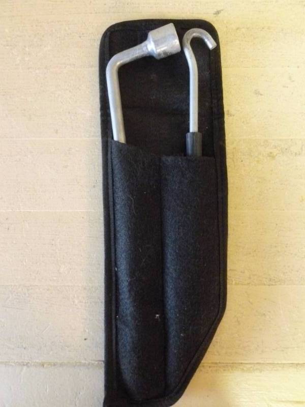 lot 313 image: Tools